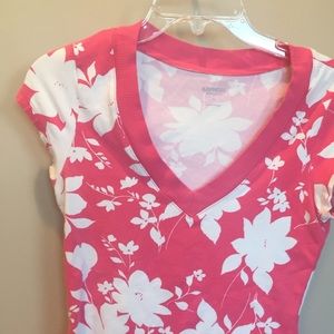 🌷50% off in bundle of 2+ 🌷Express T-shirt